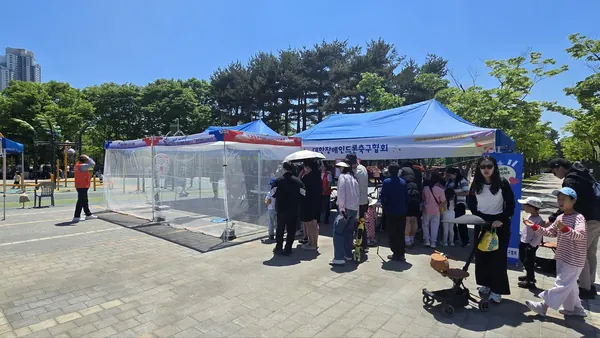 야외 행사장의 드론축구 체험 부스